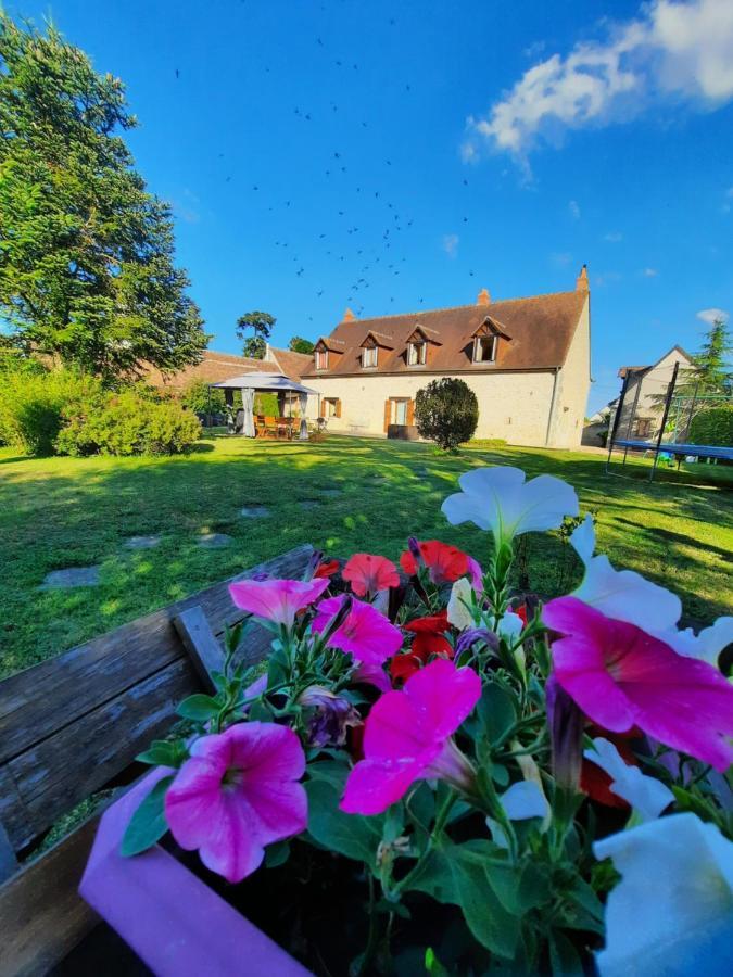 Отель La Maison Genevier - Chambre La Family Montreuil-en-Touraine Экстерьер фото